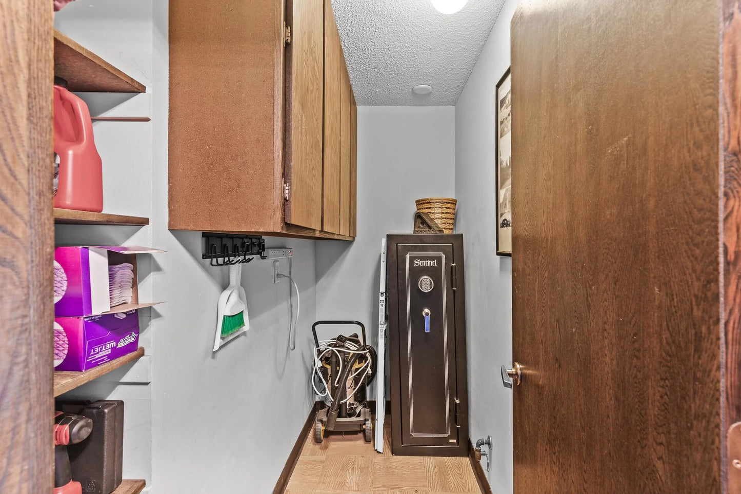 6085 Lincoln Drive, Edina, MN 55436