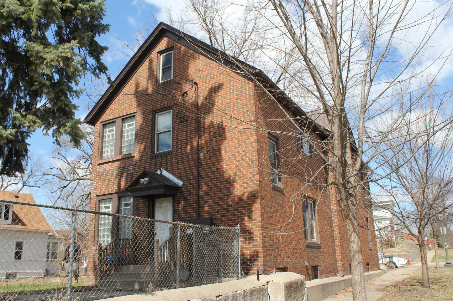 696 Hawthorne Avenue, Saint Paul, MN 55106