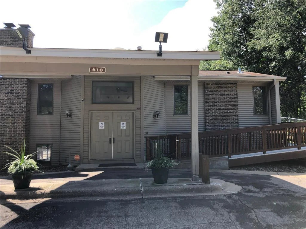 514 Deer Ridge Lane, Maplewood, MN 55119