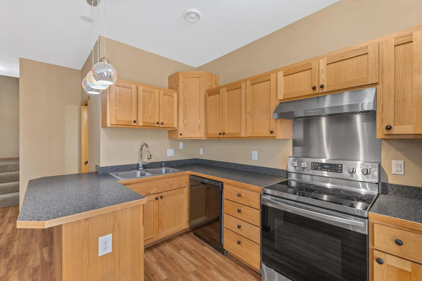 1283 County Road D Circle, Vadnais Heights, MN 55109