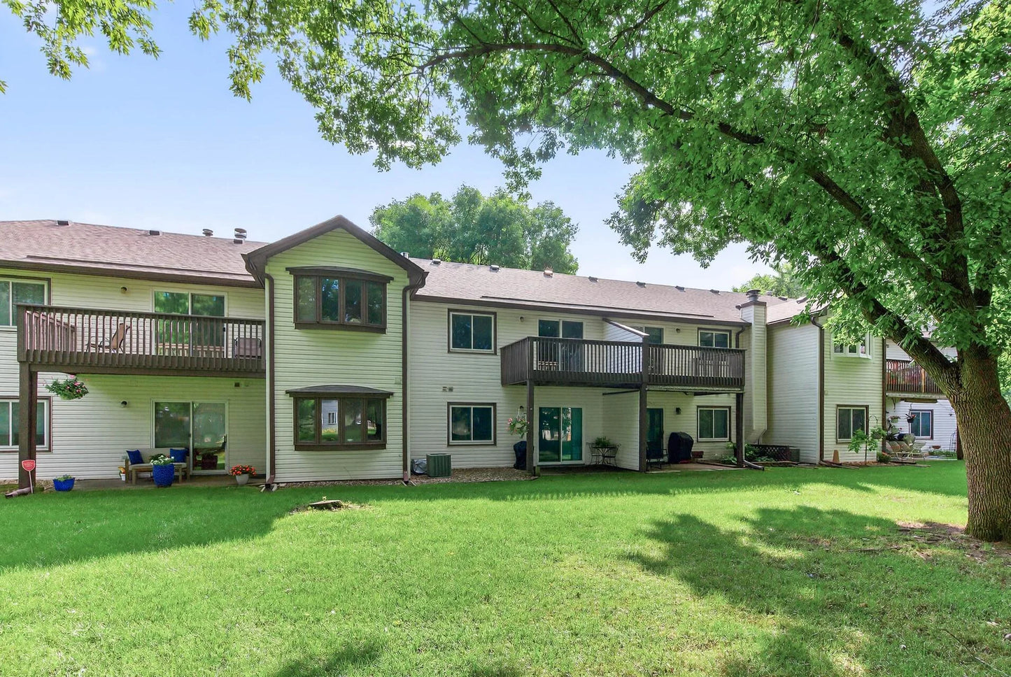 4357 Buckingham Court, Vadnais Heights, MN 55127