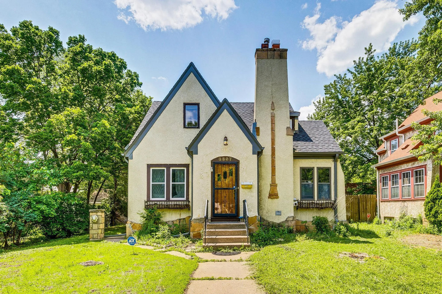 3807 Hubbard Avenue, Robbinsdale, MN 55422