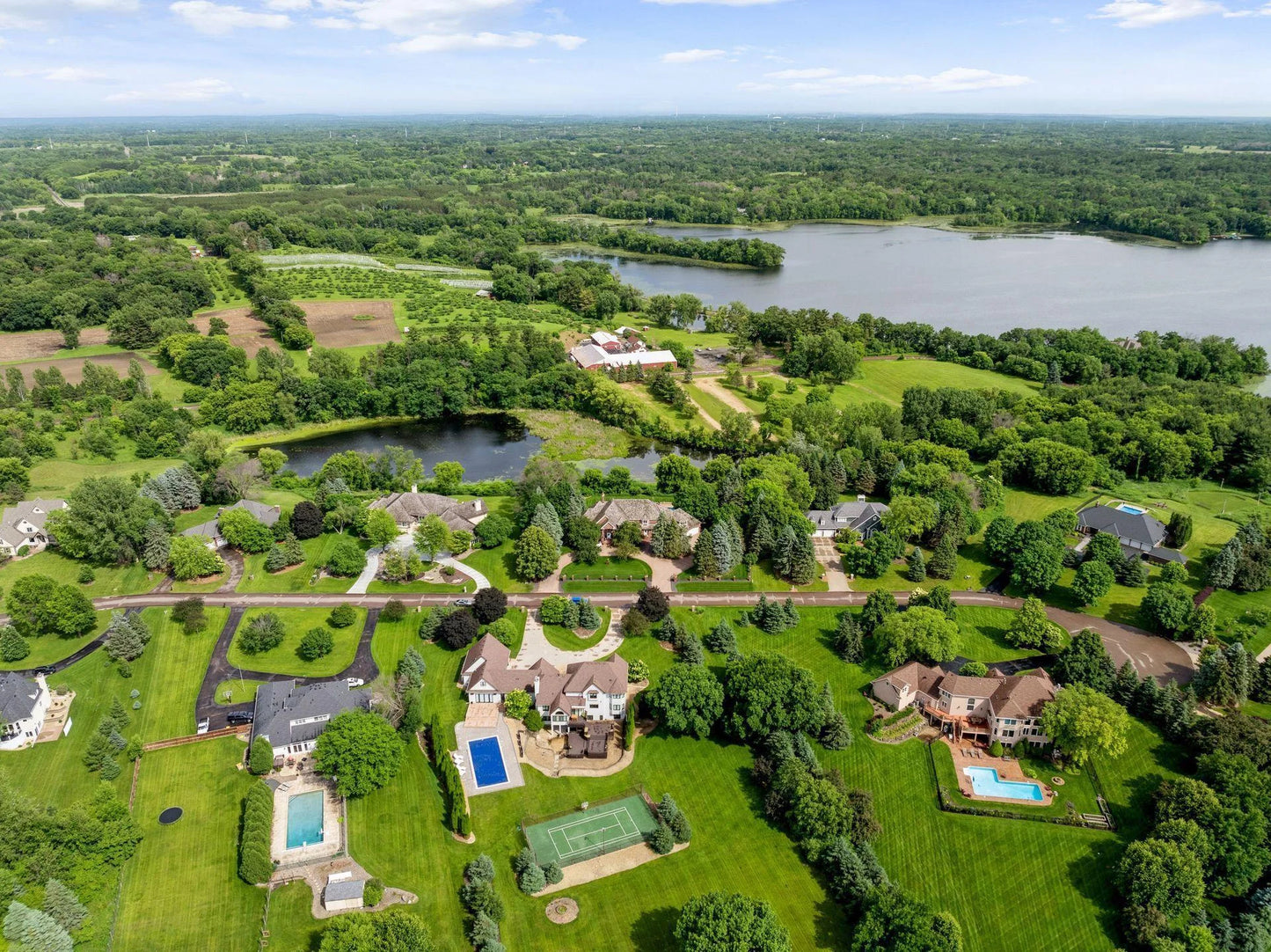 10 Apple Orchard Court, Dellwood, MN 55110