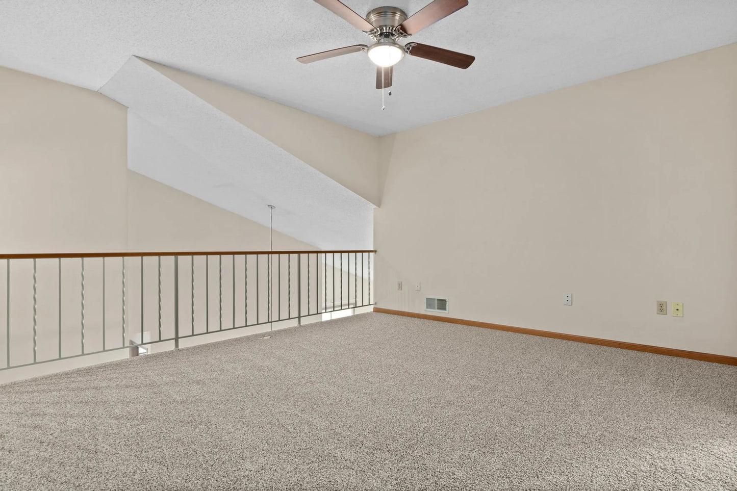 1049 Aston Circle, Burnsville, MN 55337