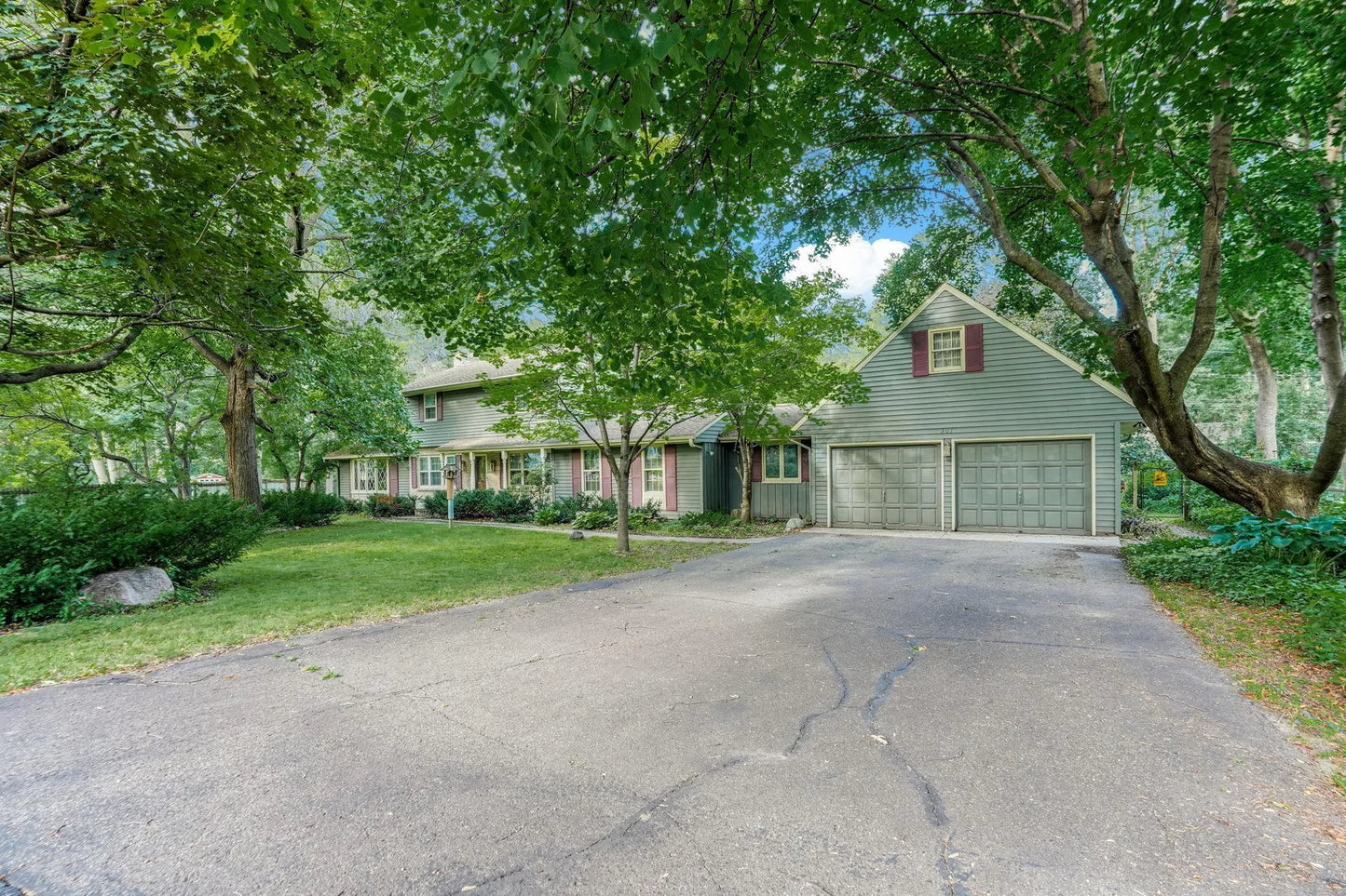 301 Kenmar Circle, Minnetonka, MN 55305