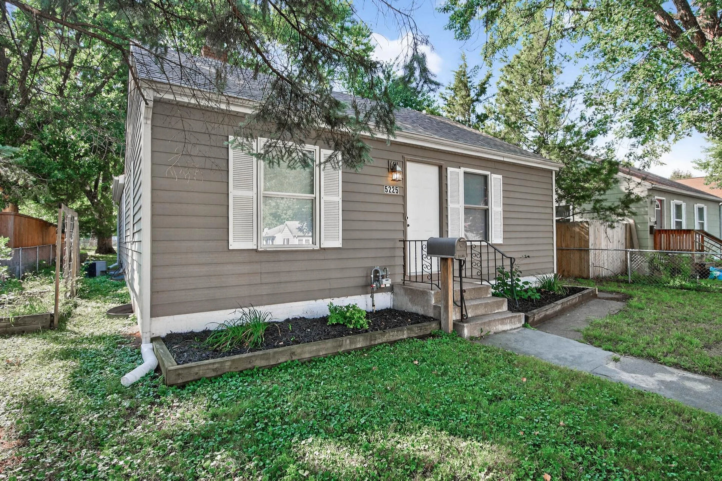 5225 6th Street, Minneapolis, MN 55430