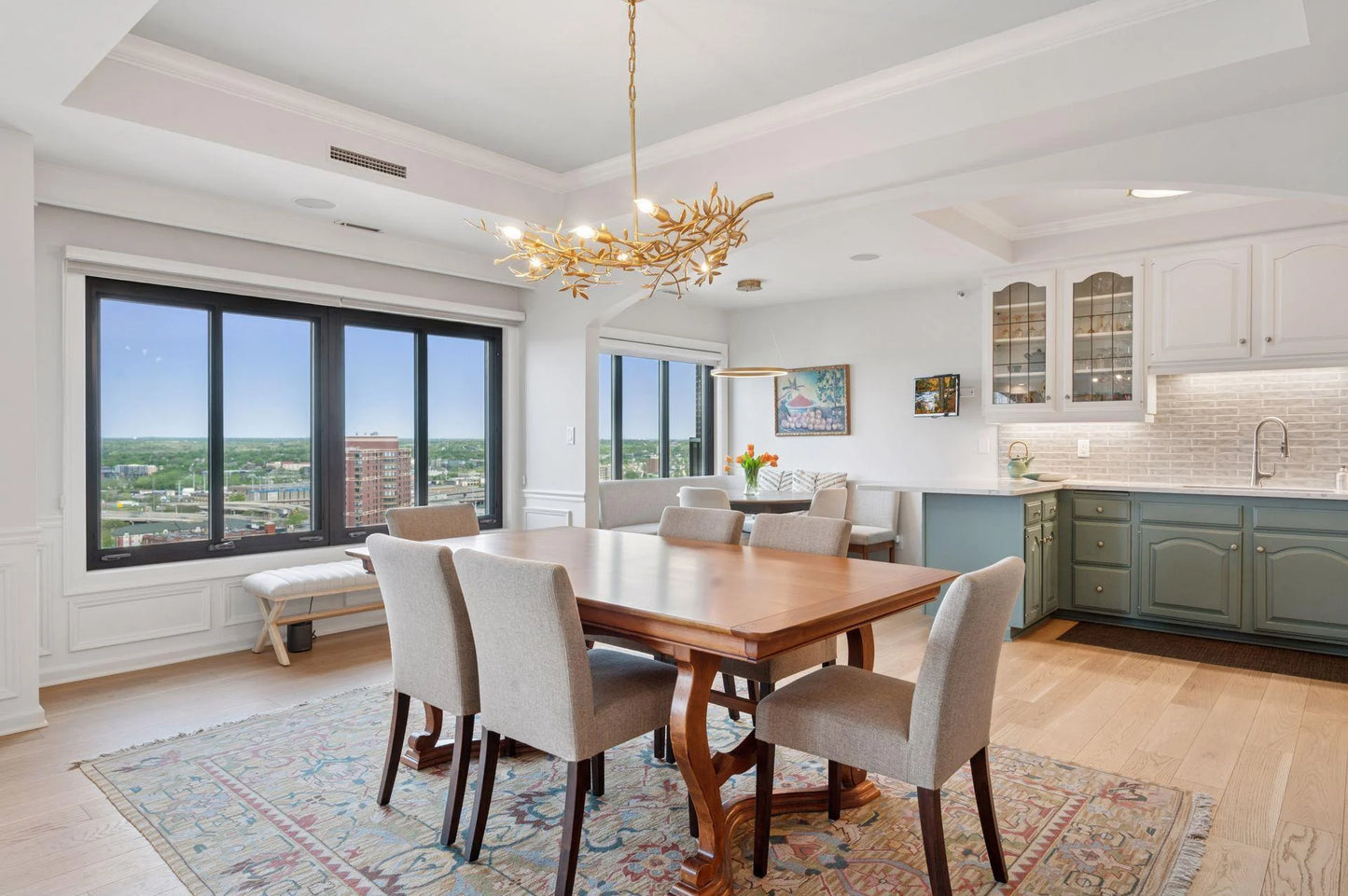 1201 Yale Place, Minneapolis, MN 55403