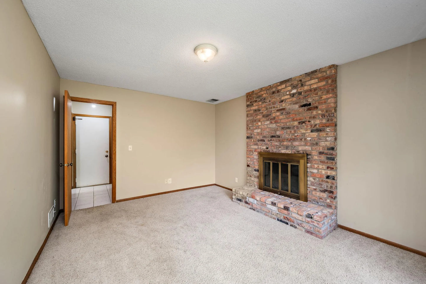 10372 Balsam Lane, Eden Prairie, MN 55347