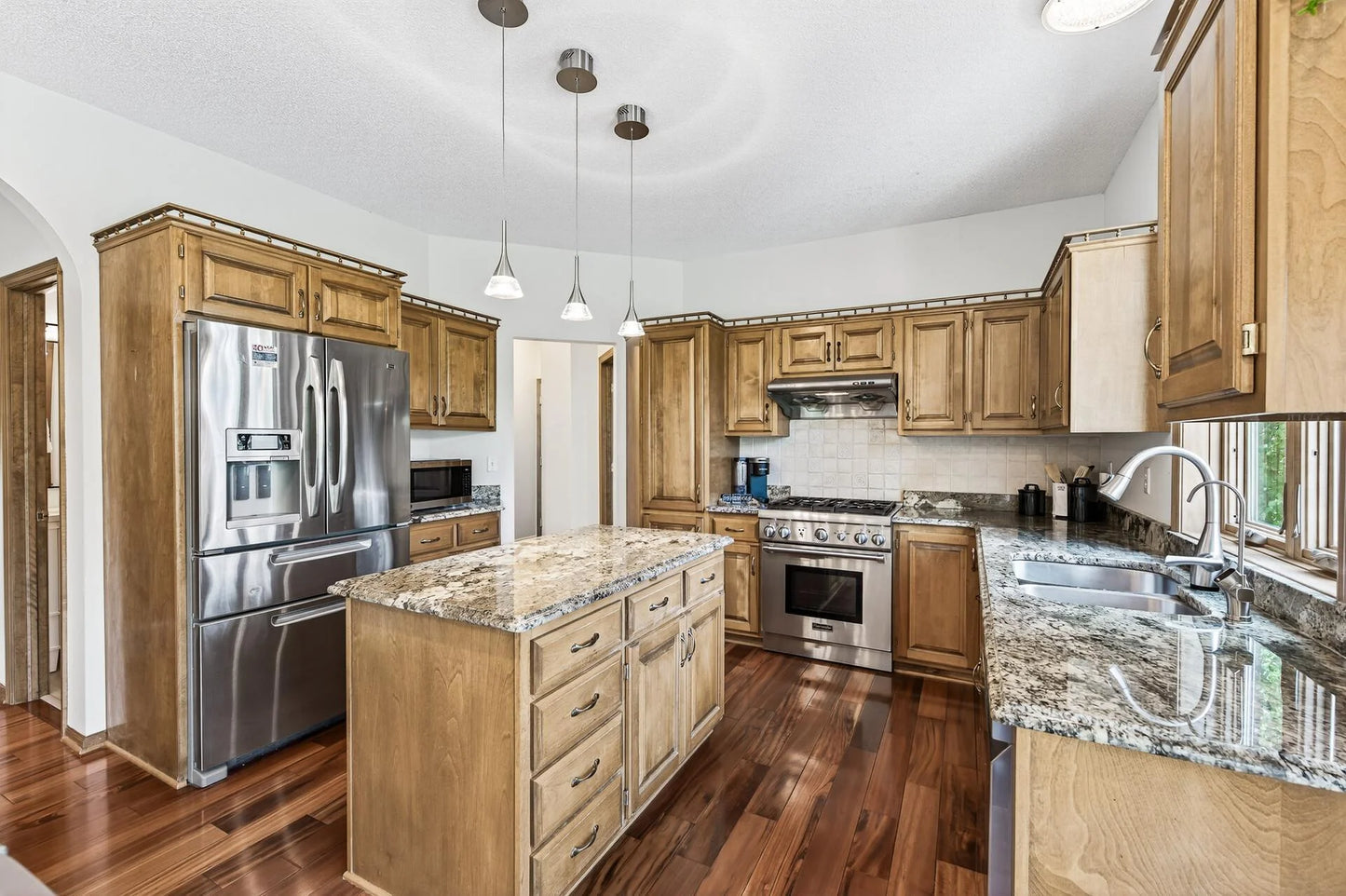 2545 Hillwood Drive, Maplewood, MN 55119