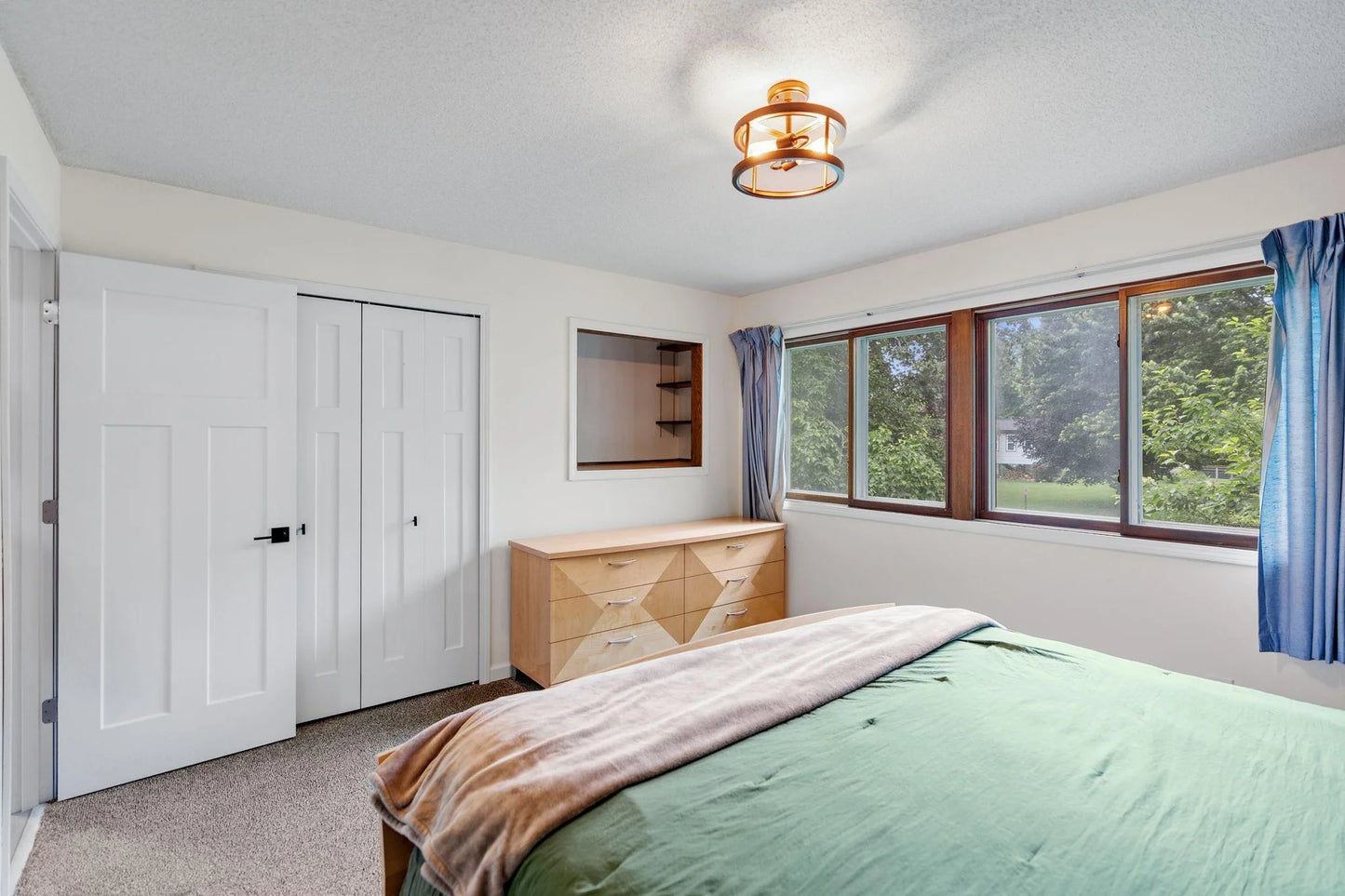 4366 Greenhaven Drive, Vadnais Heights, MN 55127