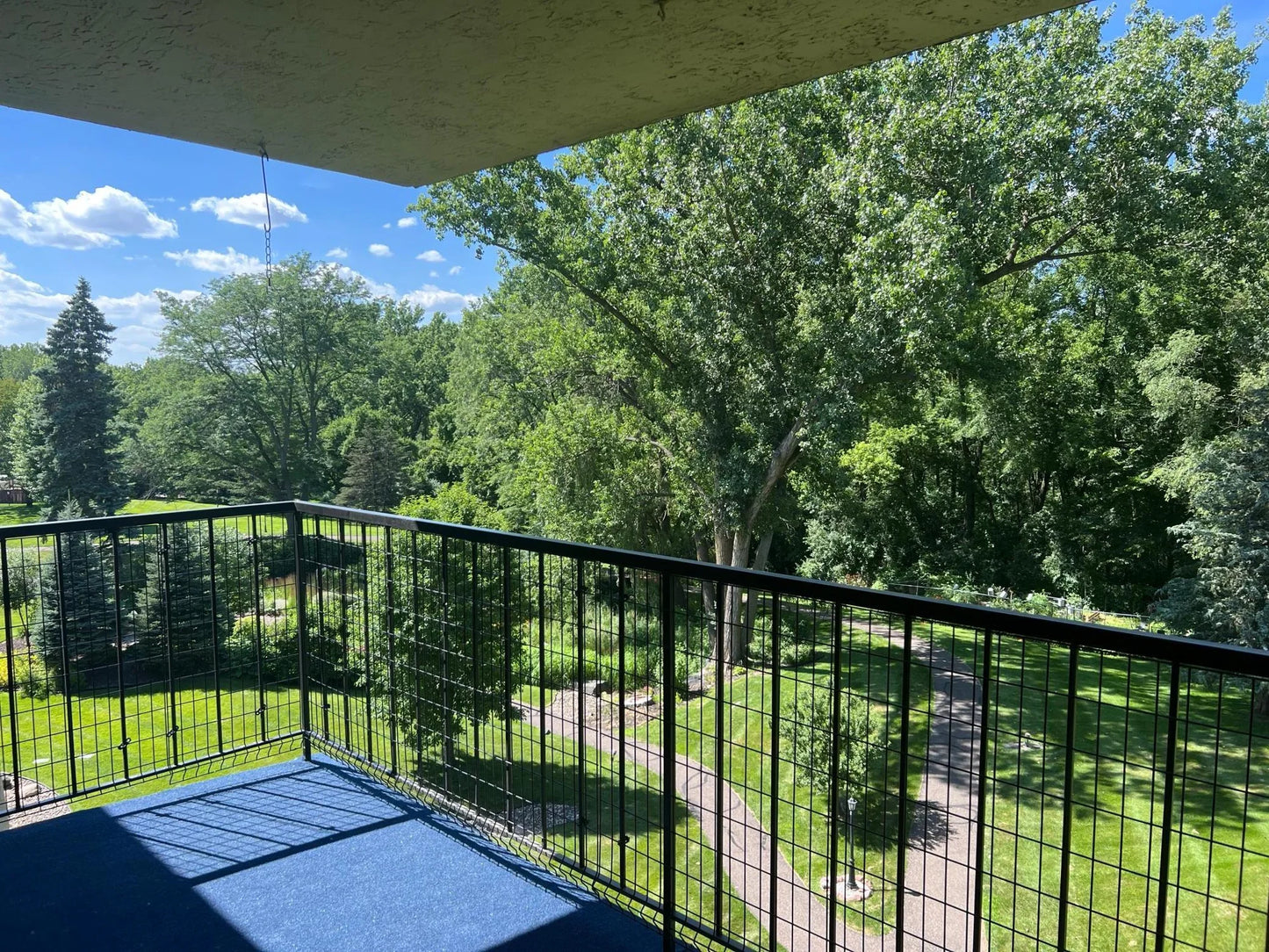 2485 Londin Lane, Maplewood, MN 55119