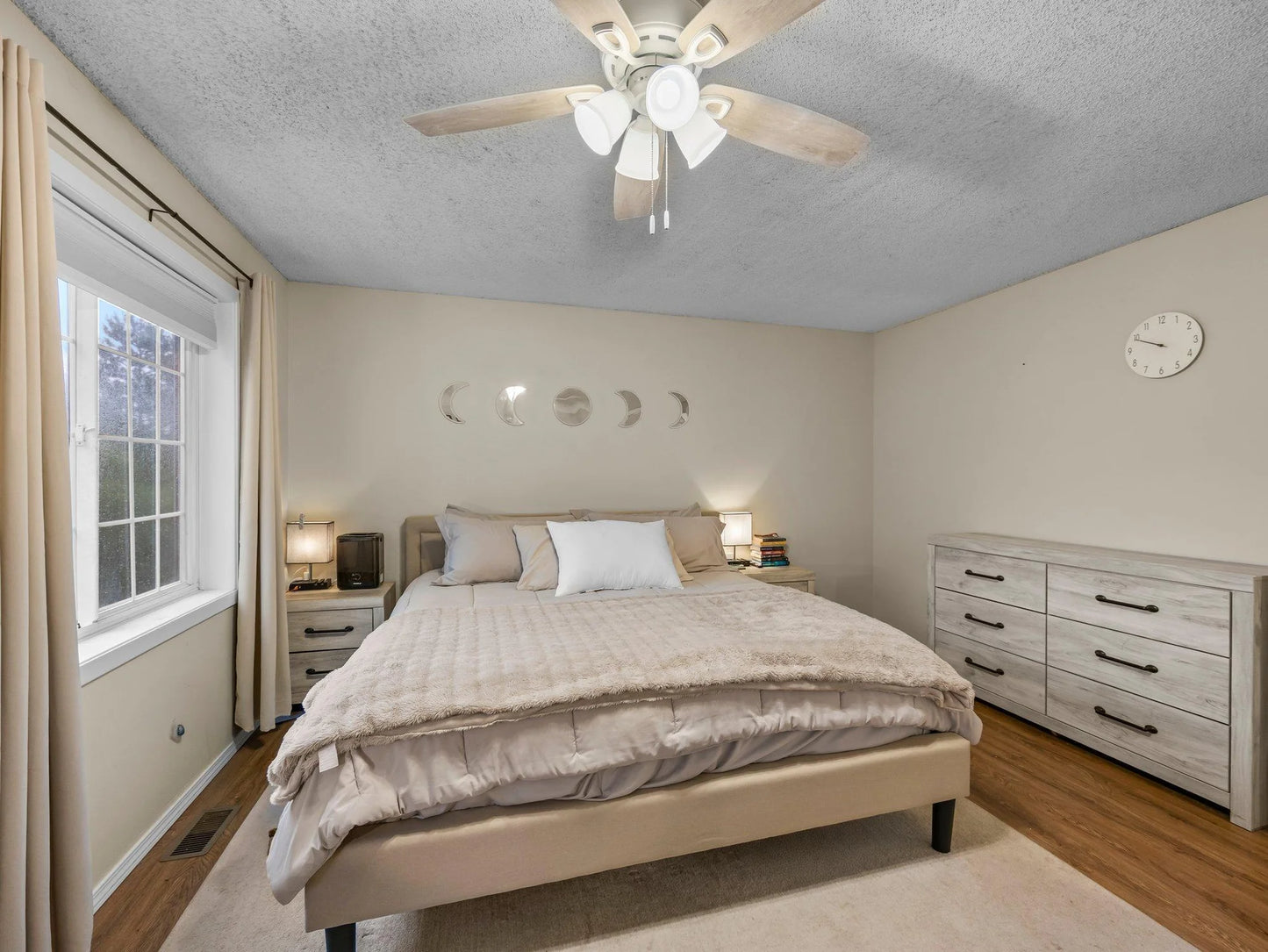 597 Mission Hills Way, Chanhassen, MN 55317