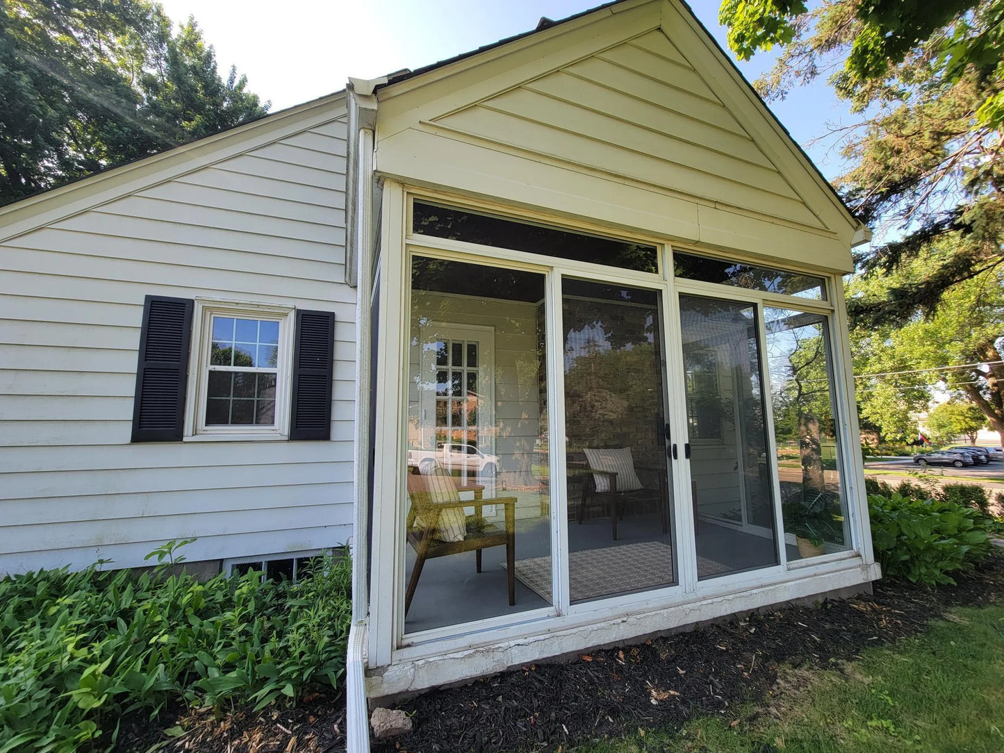 4240 Lake Road Avenue, Robbinsdale, MN 55422
