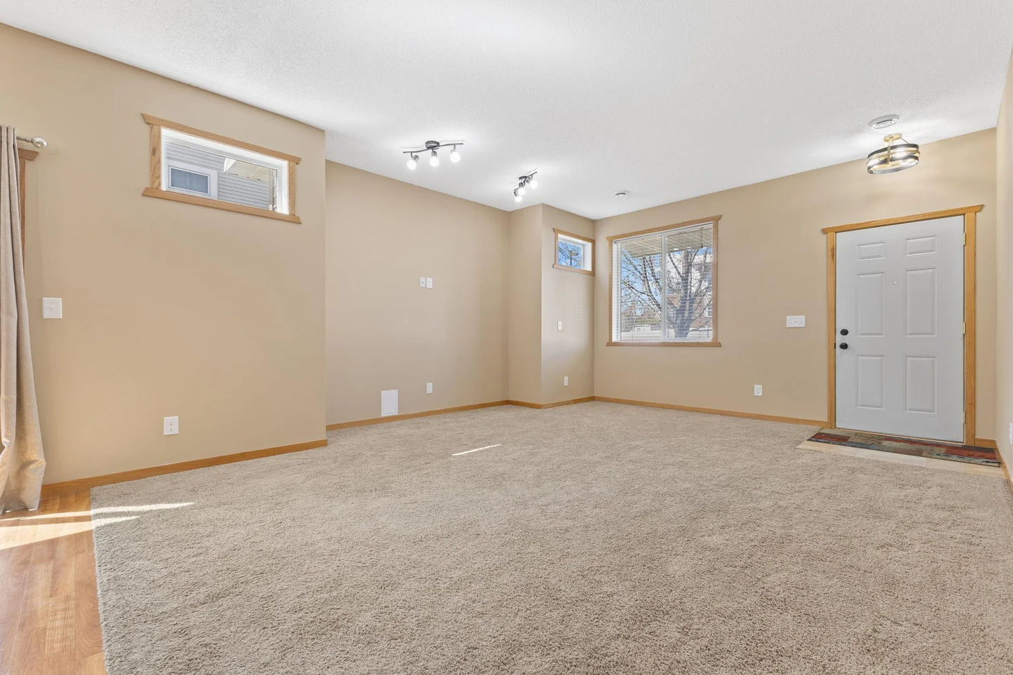 1283 County Road D Circle, Vadnais Heights, MN 55109