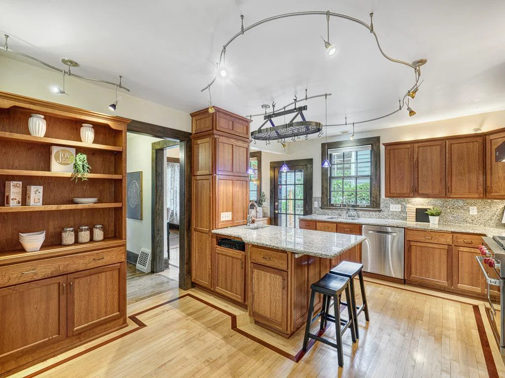 15 Benhill Road, Saint Paul, MN 55105