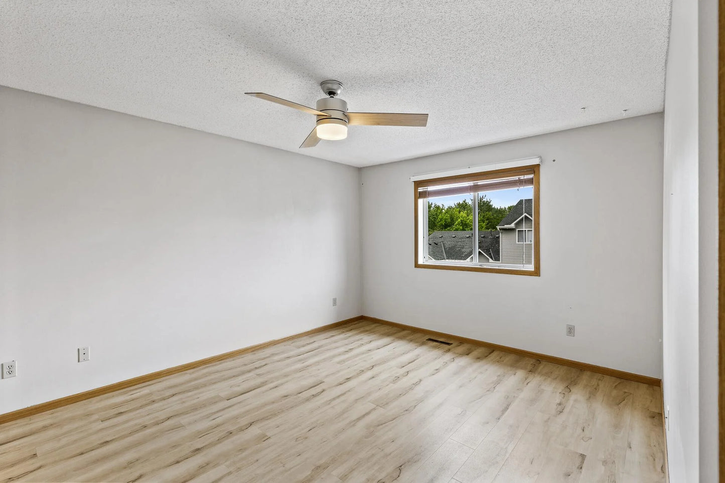 631 Woodduck Drive, Woodbury, MN 55125