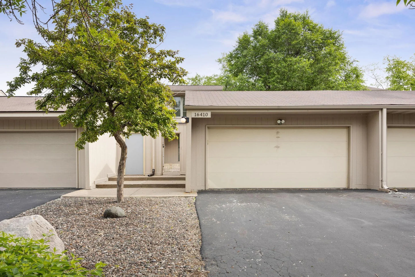 16410 15th Avenue, Plymouth, MN 55447