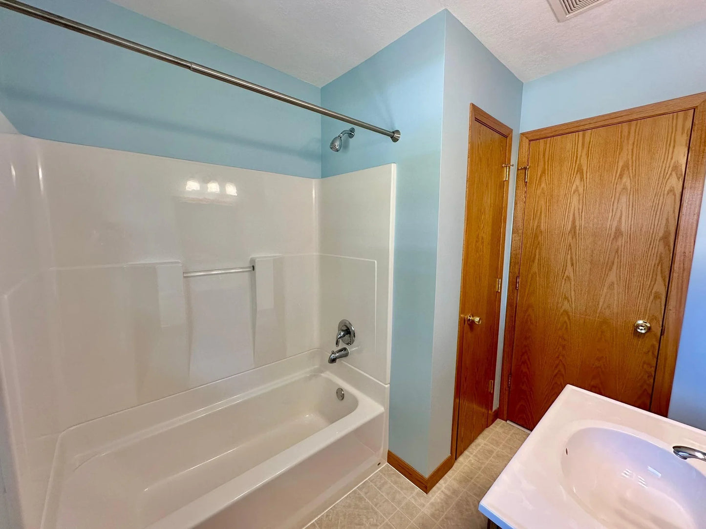 6190 Dell Lane, Woodbury, MN 55125