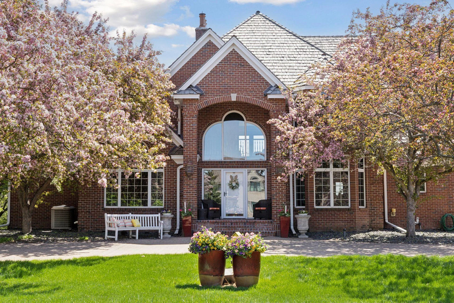 10 Apple Orchard Court, Dellwood, MN 55110