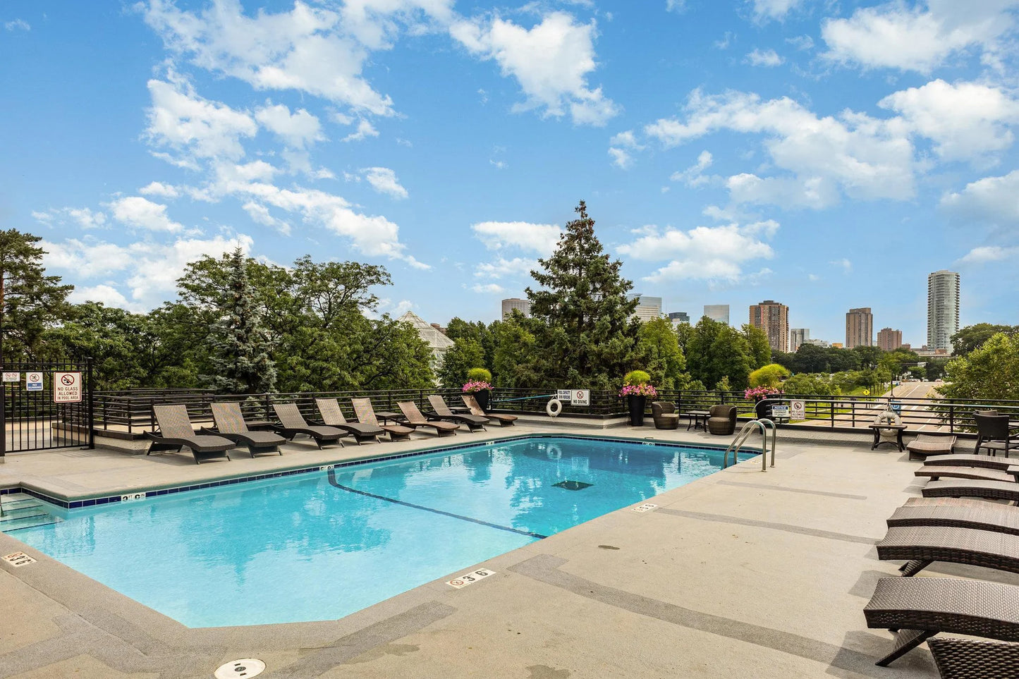 52 Groveland Terrace, Minneapolis, MN 55403