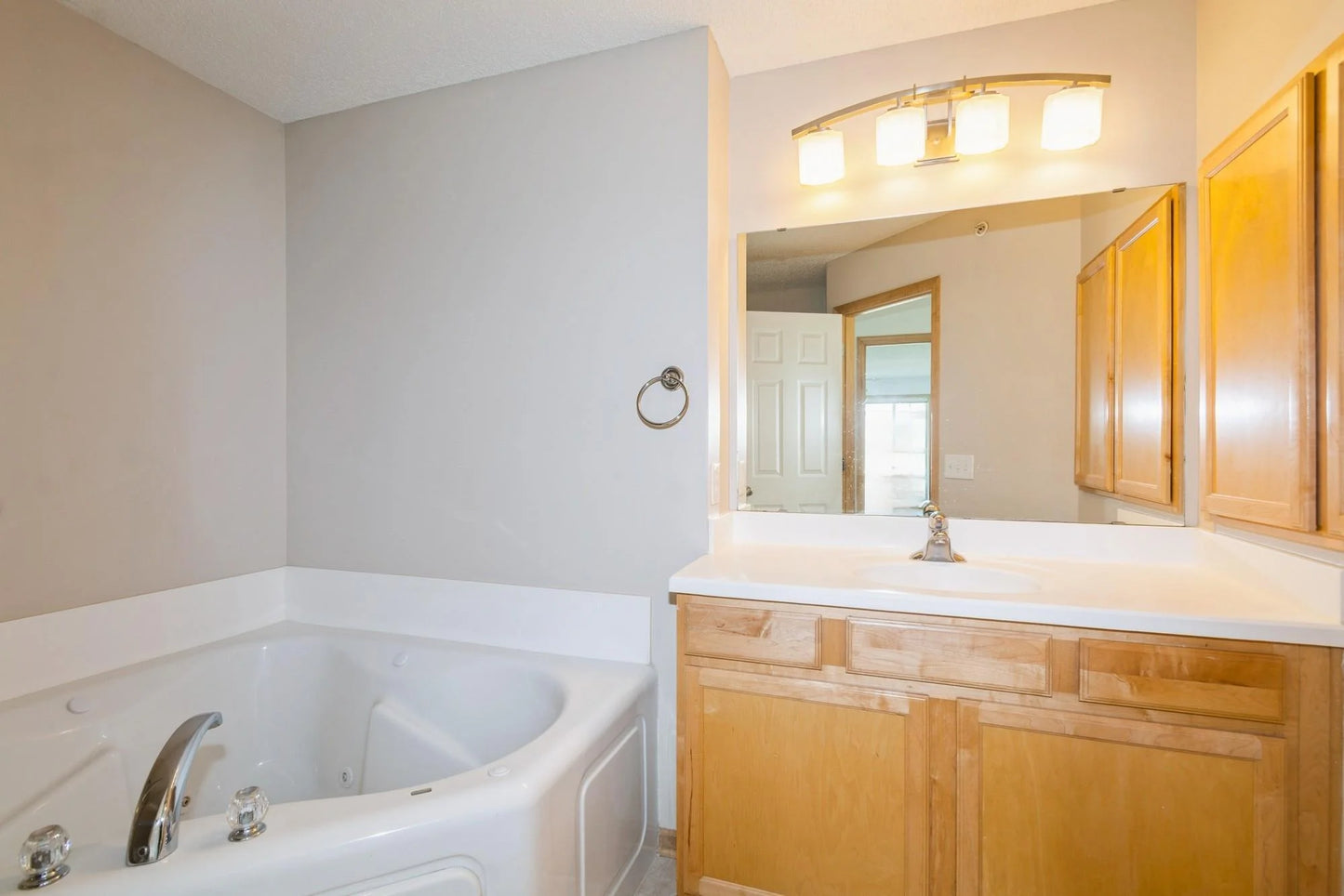 4342 Victor Path, Hugo, MN 55038