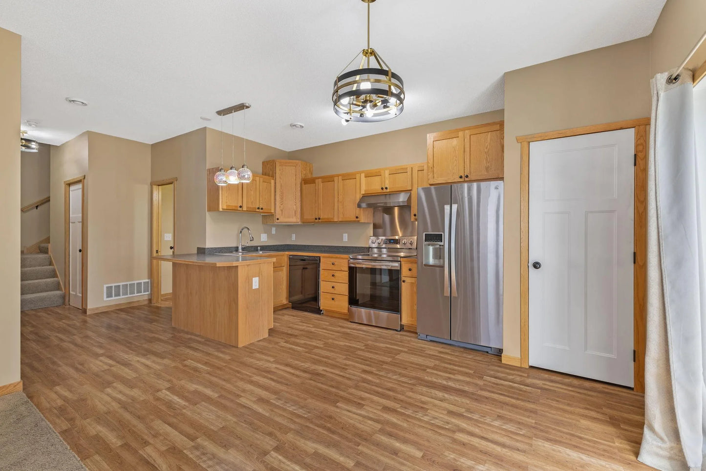 1283 County Road D Circle, Vadnais Heights, MN 55109