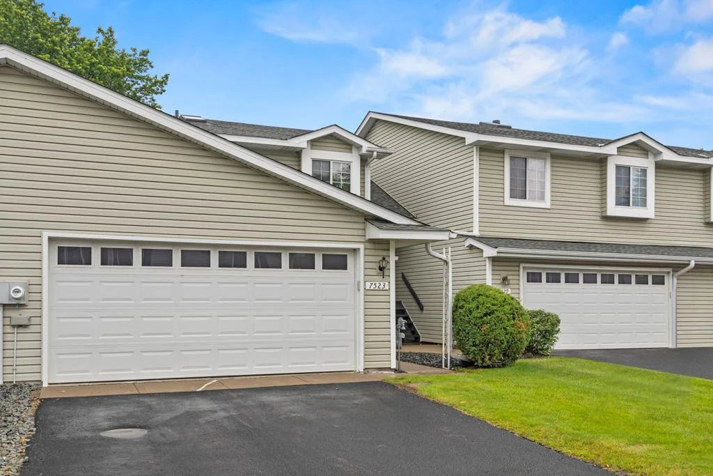 7523 15th Street Lane, Oakdale, MN 55128