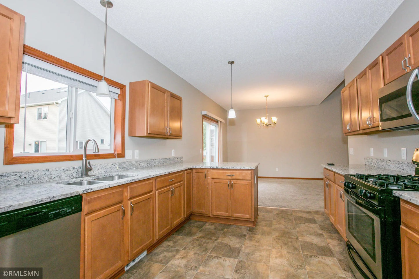 21314 Hytrail Circle, Lakeville, MN 55044