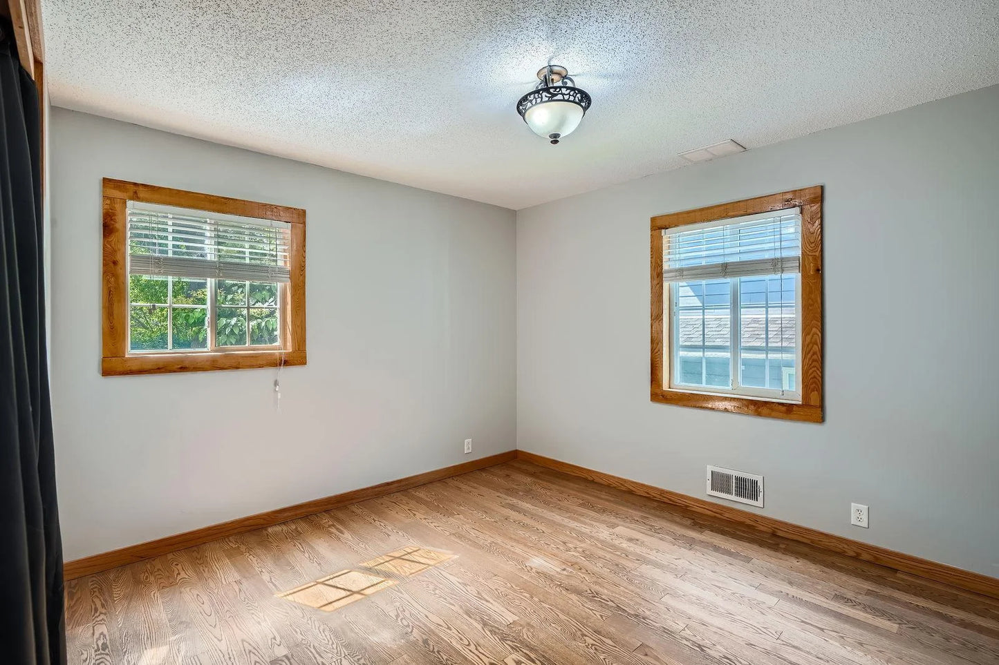 8 Queen Avenue, Minneapolis, MN 55405