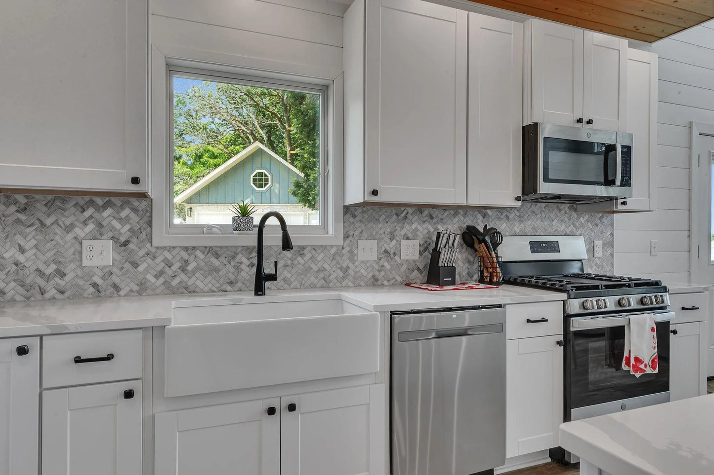 565 Brooks Lake Road, Cokato, MN 55321
