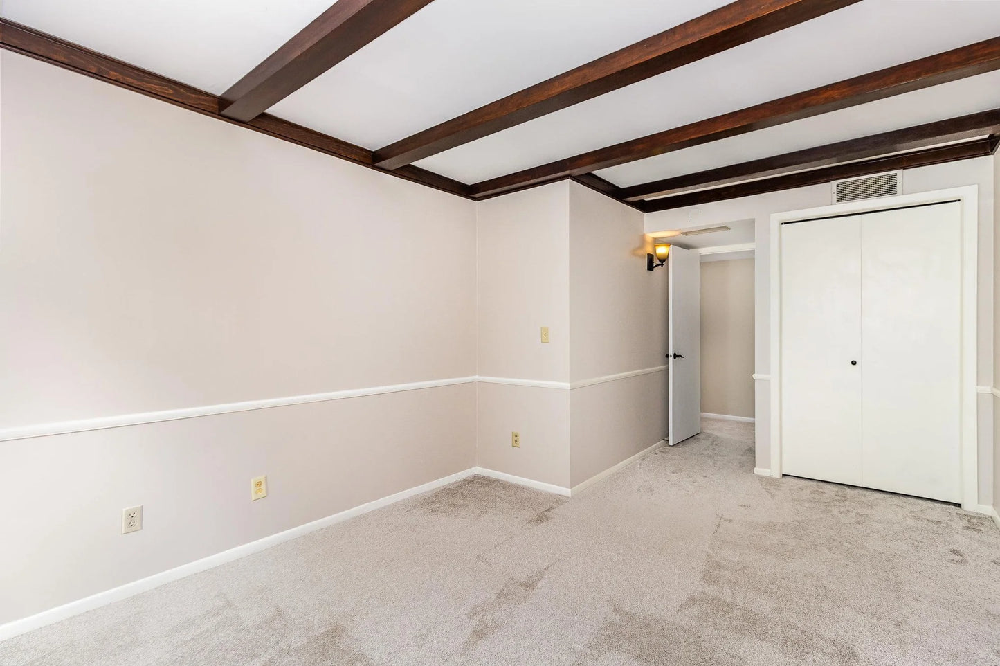 6085 Lincoln Drive, Edina, MN 55436