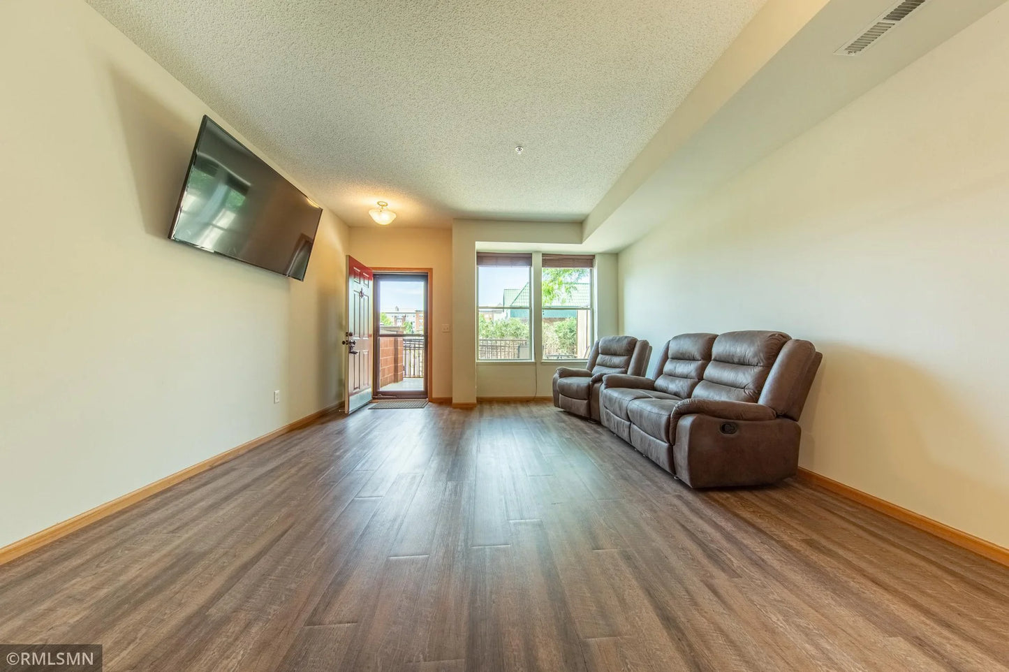 150 Burnsville Parkway, Burnsville, MN 55337