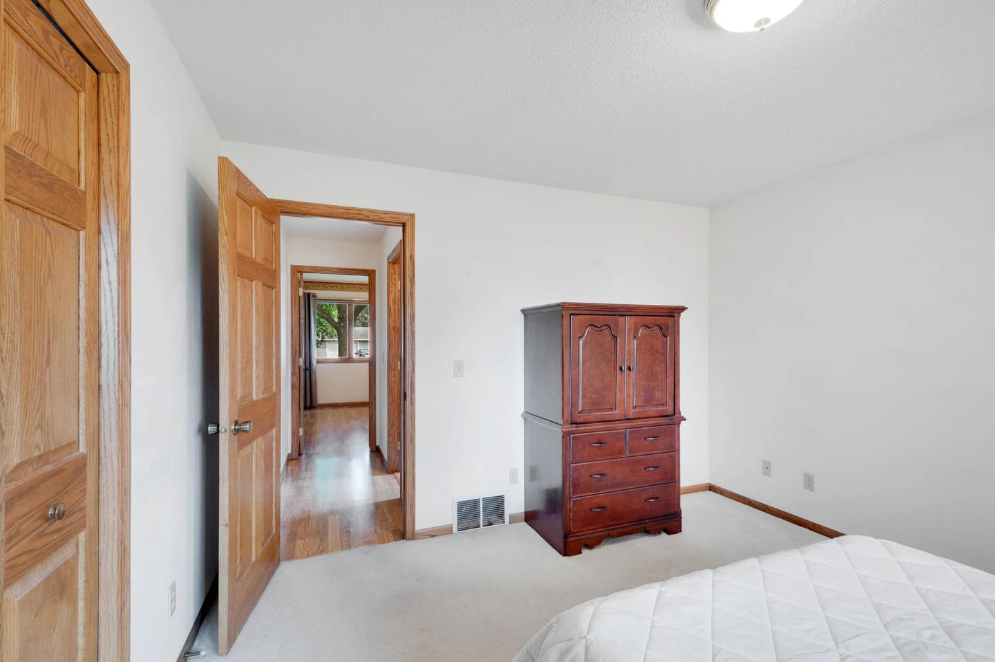 105 Knollwood Street, Annandale, MN 55302