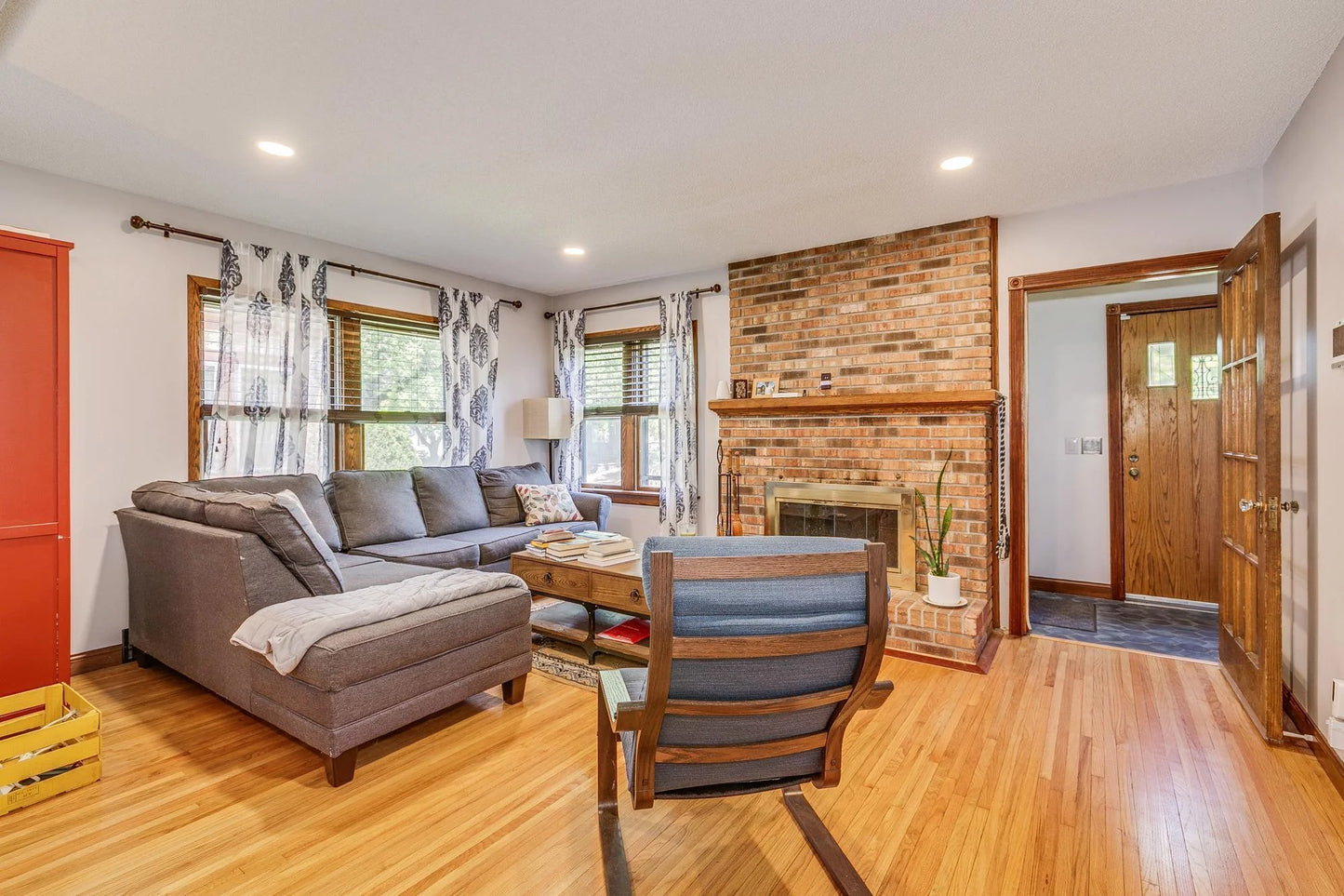 3807 Hubbard Avenue, Robbinsdale, MN 55422