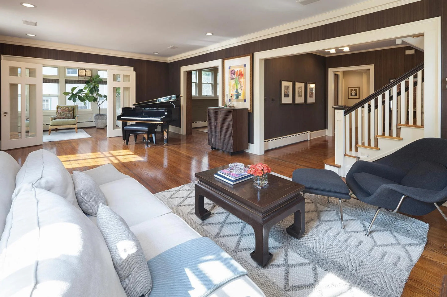 2554 Lake Of The Isles Parkway, Minneapolis, MN 55405