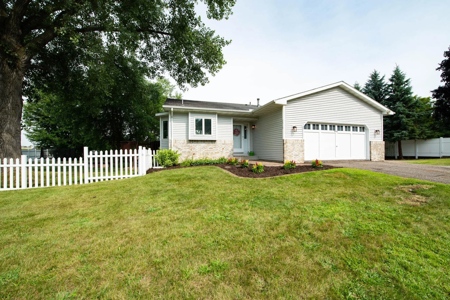 5910 Pineview Lane, Plymouth, MN 55442