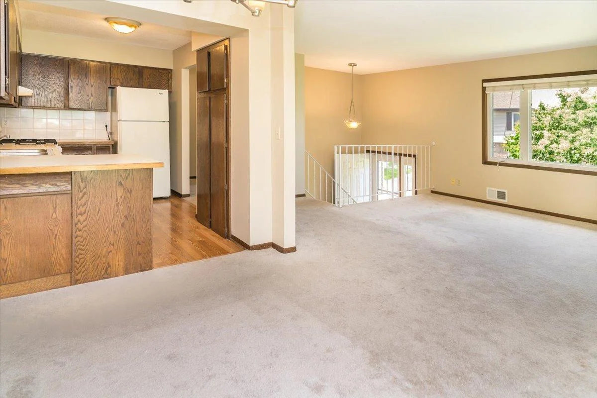 10382 Juniper Lane, Eden Prairie, MN 55347