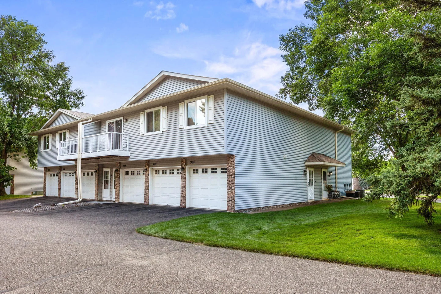 992 Pond View Court, Vadnais Heights, MN 55127