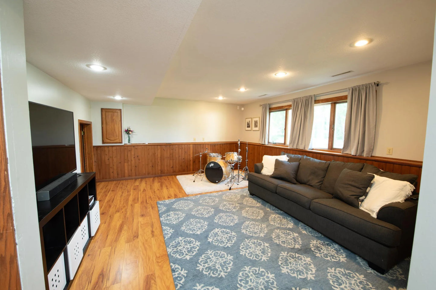 5910 Pineview Lane, Plymouth, MN 55442