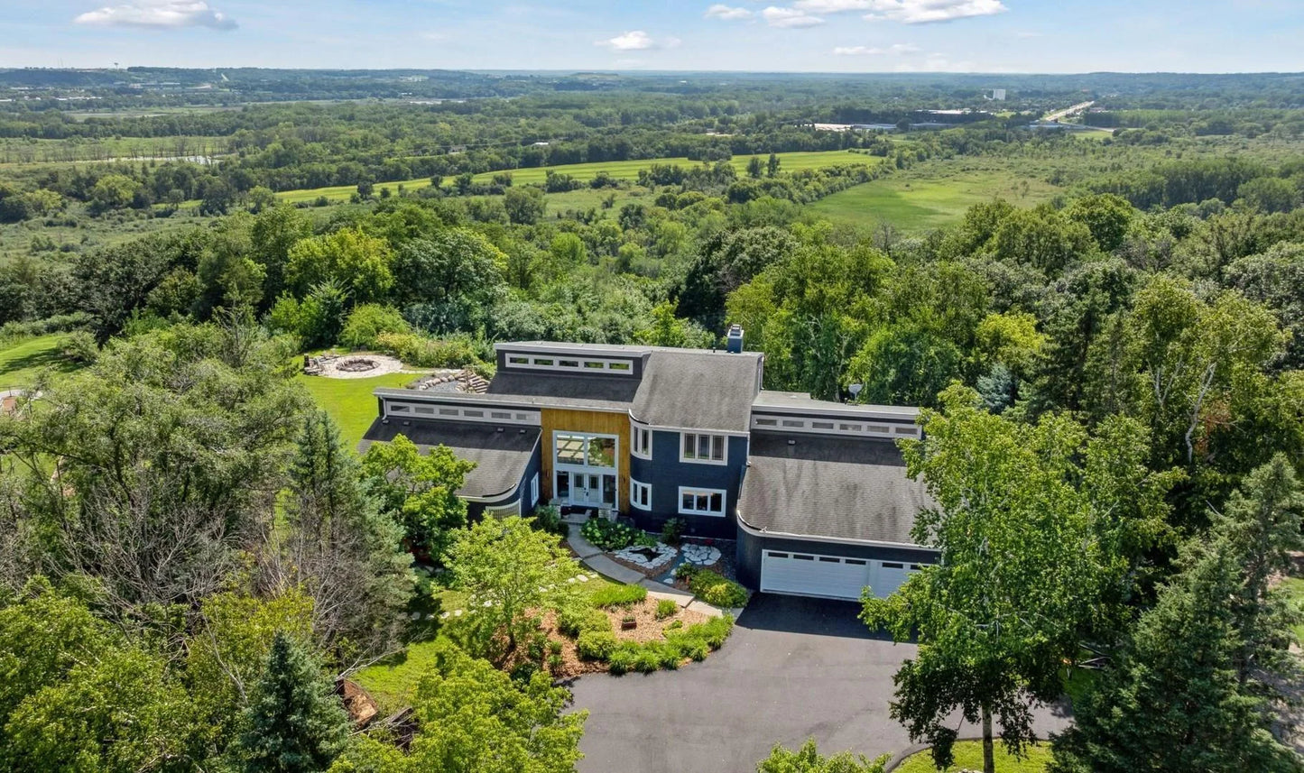 10460 Bluff Circle, Chanhassen, MN 55318