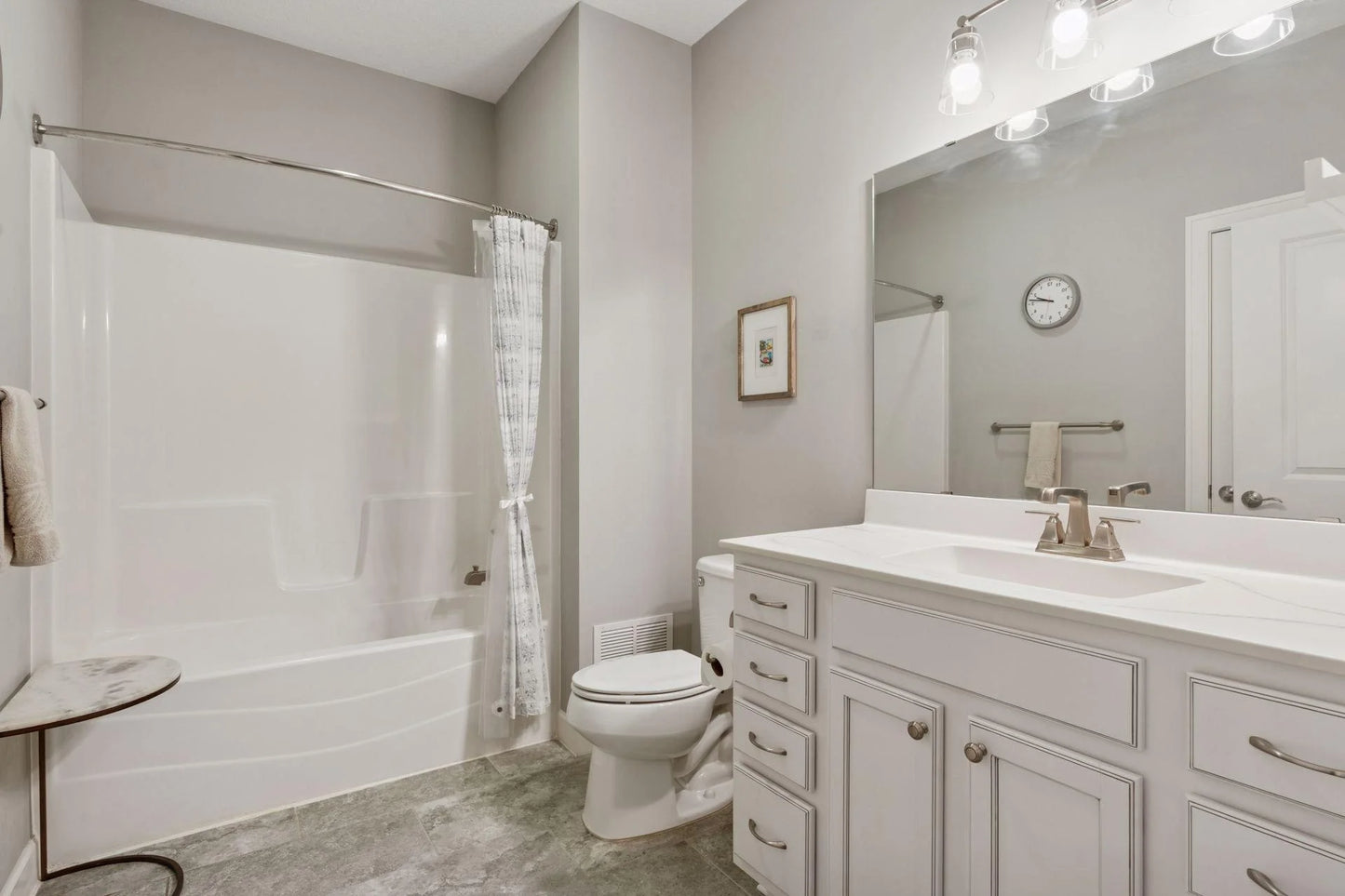 630 Lovell Avenue, Roseville, MN 55113