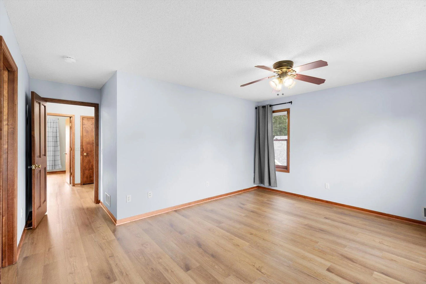 606 Sterling Street, Maplewood, MN 55119
