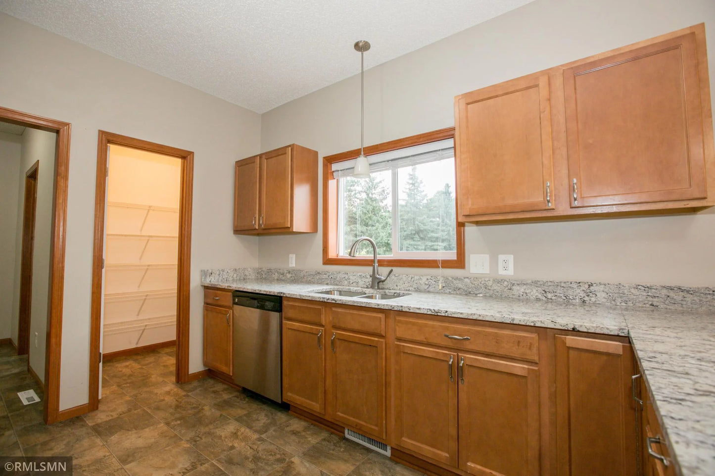 21314 Hytrail Circle, Lakeville, MN 55044