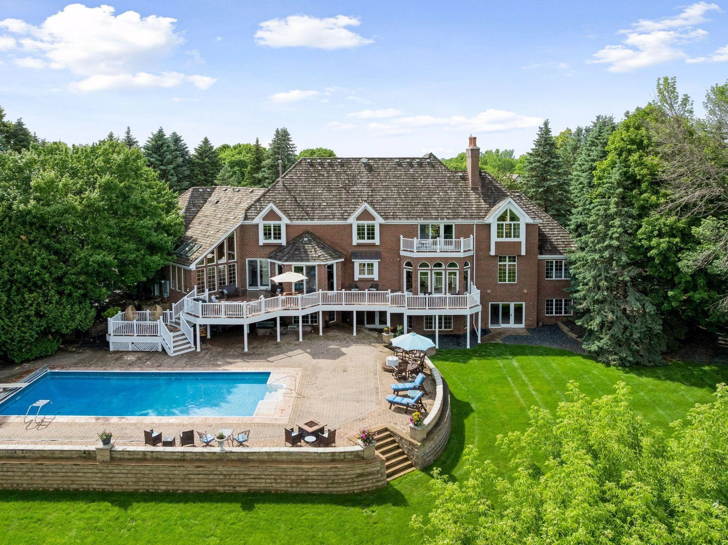 10 Apple Orchard Court, Dellwood, MN 55110