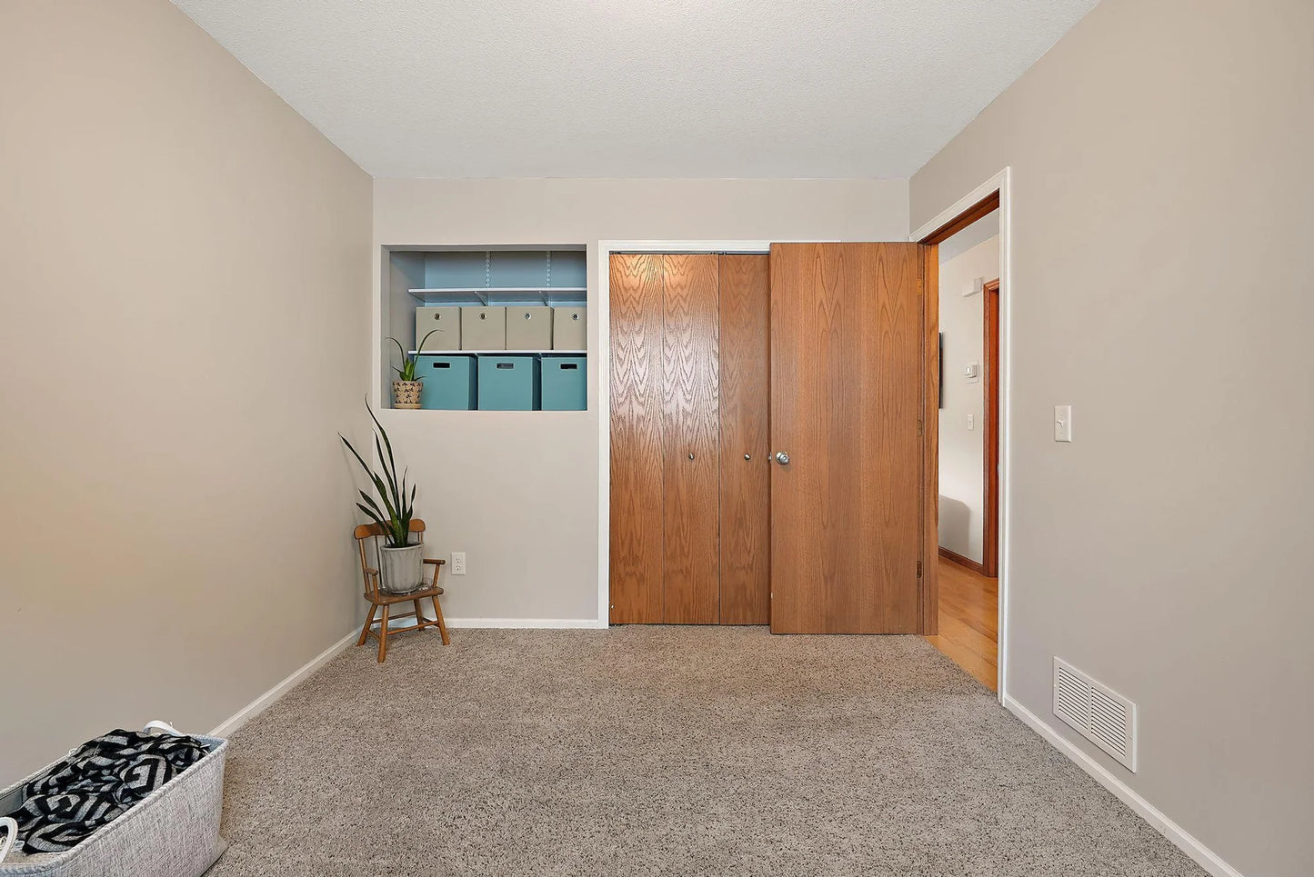 5237 Scott Avenue, Crystal, MN 55429