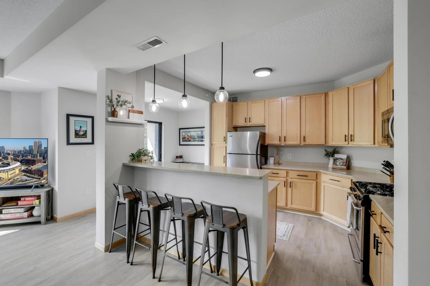 2565 Franklin Avenue, Saint Paul, MN 55114