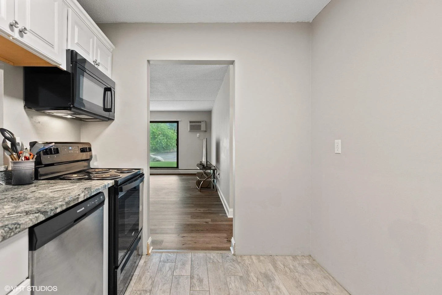 10401 Cedar Lake Road, Minnetonka, MN 55305