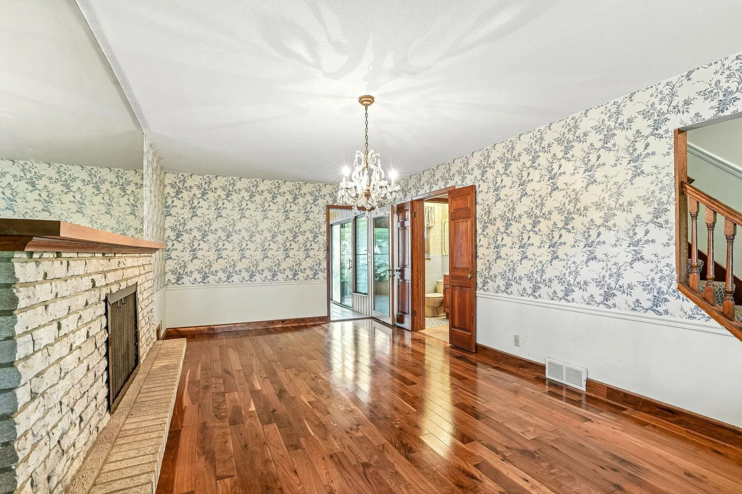 301 Kenmar Circle, Minnetonka, MN 55305
