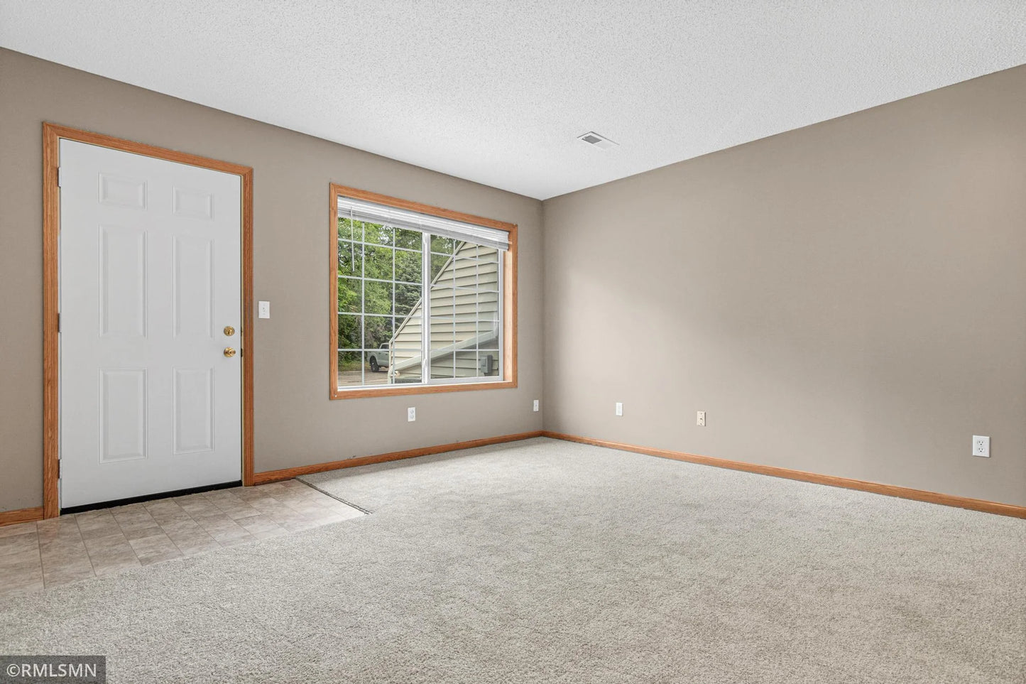 4923 Grenwich Place, Oakdale, MN 55128