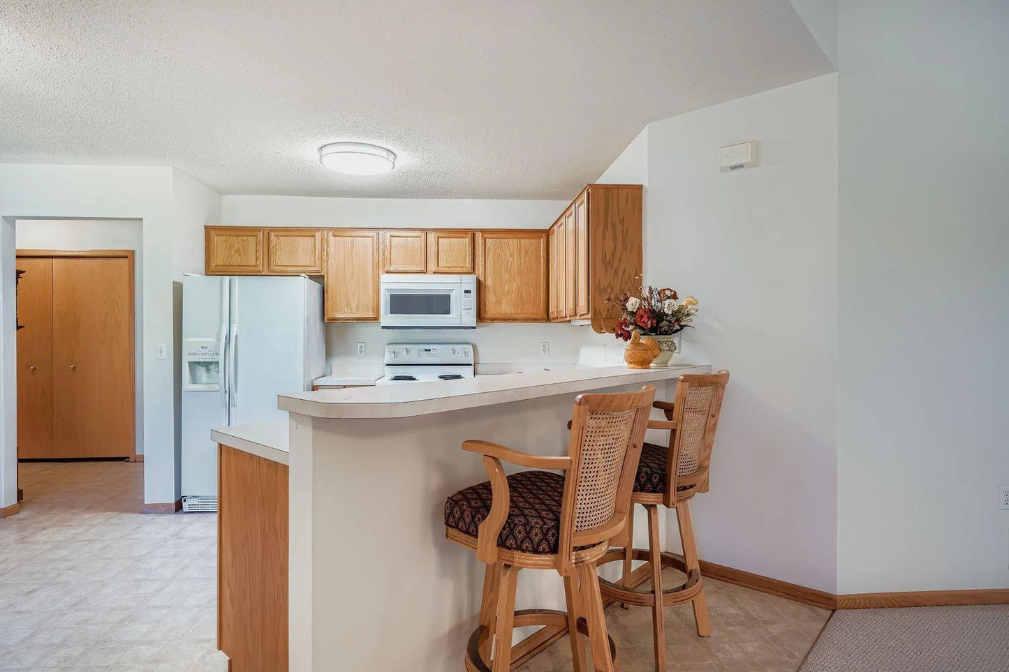 6080 Pond View Drive, Shorewood, MN 55331